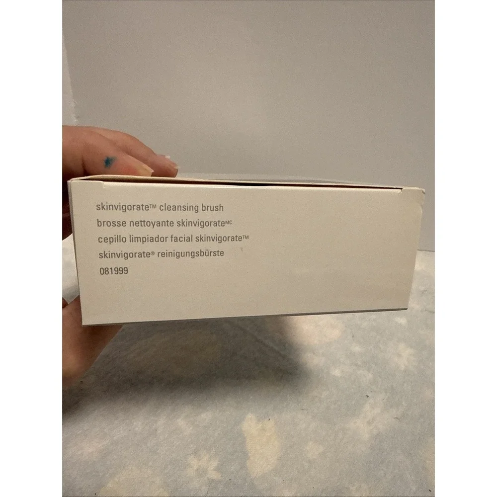 Mary Kay Skinvigorate Cleansing Spin Brush & Refill Pack New Battery Operated
